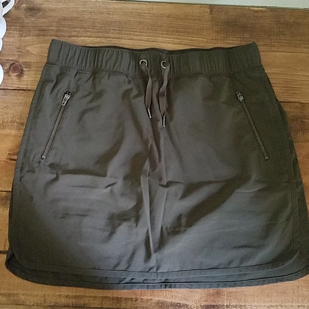 Athleta Olive green Skirt with built in shorts